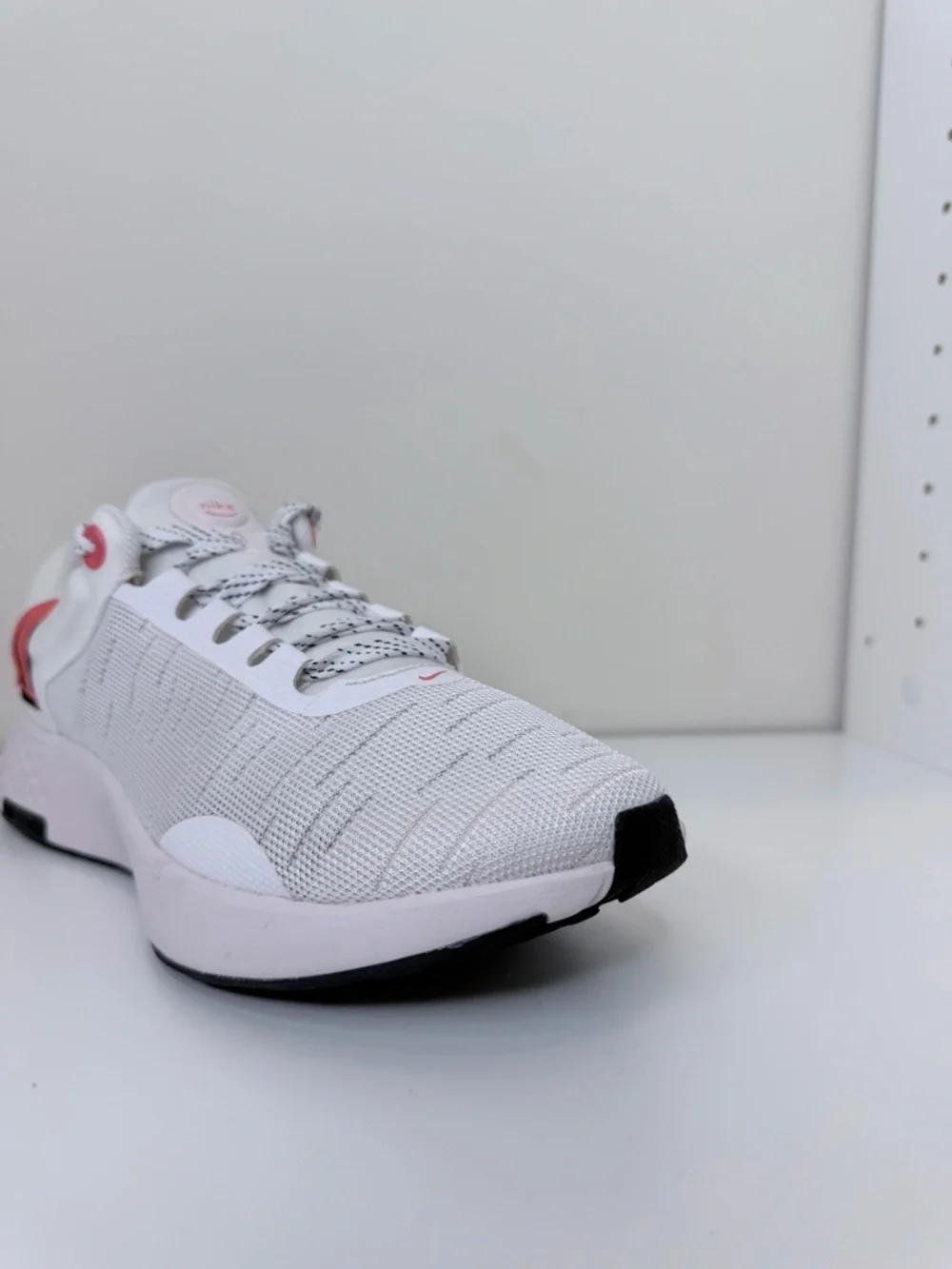 Nike Wmns Renew Serenity Run 'White Magic Ember' gym running streetwear